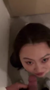 马鞍山露脸调教喝尿新婚没满一年的人妻母狗3封面图