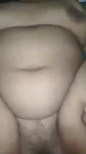 和55岁大屁股少数民族熟女大妈偷情，大妈身材丰满逼肥肉厚，太刺激了封面图