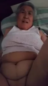 给老奶奶草舒服了封面图