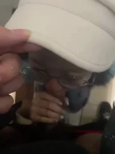 公共厕所应急颜射眼镜娘封面图