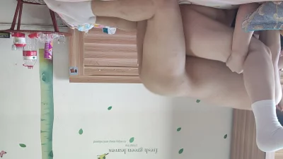 淫语白袜大奶人妻封面图