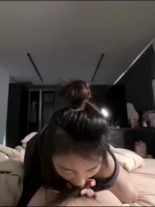 少妇吃鸡封面图