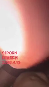 大奶丝袜妹首次内射封面图