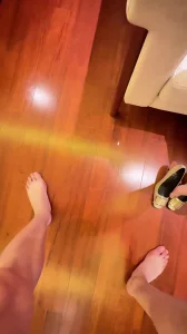 [原创] 体制内母狗穿RV高跟被玩弄，舔逼、震动棒、最后被抽插到瘫软封面图
