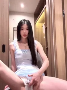 高颜值女神发骚意淫bb好痒封面图