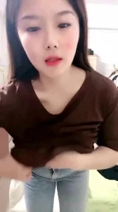 哺乳期八字大奶骚货封面图