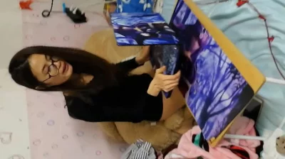三八节还在工作的眼镜小骚货必须内射用精液奖励她封面图