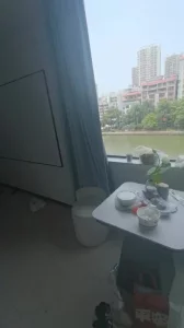 白天窗户边啪啪封面图