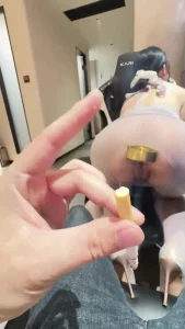 用逼抽烟？头一回见，电竞点陪玩，现在的服务都这么牛逼的吗封面图