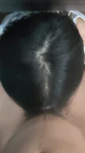 骚货在桌下口交，最后口爆射在嘴里封面图