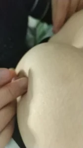 骚逼阿姨全程吃奶，奶头都被吃变形了（上）封面图