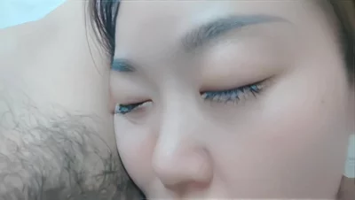 含着鸡鸡休息的骚货封面图