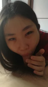 骚货被我调教的舔蛋吃鸡样样精，口活一流封面图