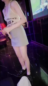 偷偷操了大舅家女孩半年！在KTV激情开操 年纪小就是听话叫床也是没谁封面图