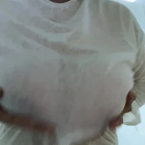 更新一个透视装洗澡，找单男封面图