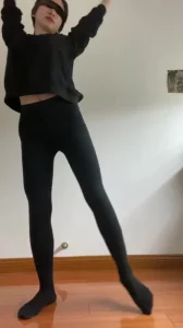 少妇脱衣热舞封面图