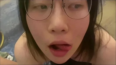 别以为老师有多高贵 私下就是一只喝主人圣水的骚婊母狗封面图