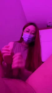 被眼镜韵味女技师丝袜龟头责玩鸡巴真是酸爽封面图