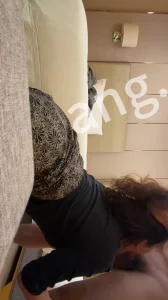 （原创）首次3p！骚货母狗背着男朋友3p 人生第一次被操喷水封面图
