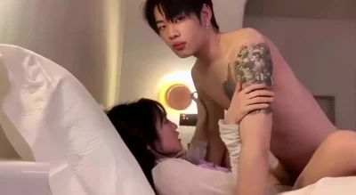 娇小妹子受不了体育生男友暴力打桩苦苦哀求不要了封面图