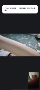 网调 聊骚 真实  美乳少妇对着摄像头 揉奶 怒射封面图
