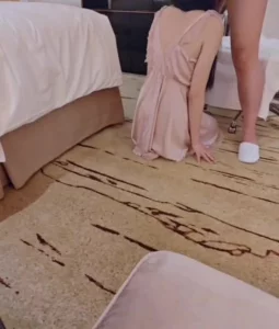 与超壮单男一起猛操丝袜女友封面图