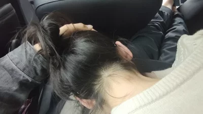 真实人妻偷情车内口爆，来电话以为老公，对话刺激封面图