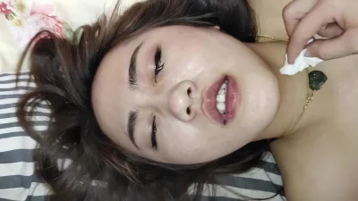 如此丰乳肥臀美少妇怎么能不爆射她呢封面图
