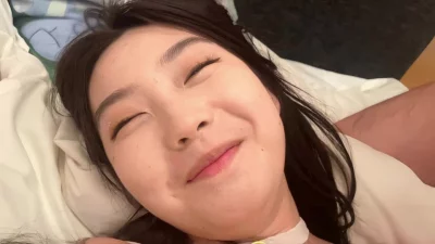 微胖型轻熟女母狗1v4大战顔射精子也尿一起喝封面图