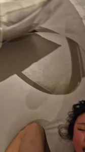 简直是太骚了！ 没操几下都给他叫射了封面图