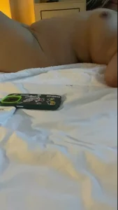 绿帽男把老婆送给spa男技师按摩，最后无套进入封面图