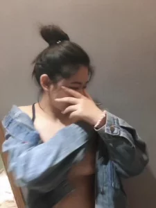 真实调教反差微胖女神，娇羞中流露出淫荡，奶子坚挺。杭州，南京推资源封面图