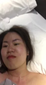 假装矜持的韵味少妇被操的欲罢不能，浑身通红，看来是高潮了！封面图
