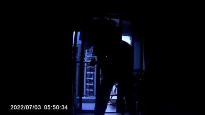 晨光中在阳台门口的后入，不知道对面邻居是否看到春光封面图