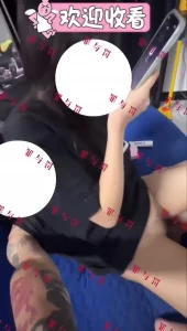 学妹和舔狗打电话一边被操全程对话紧张刺激封面图