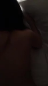 欣赏一下自己偷情时的甜美声音，希望不要被人认出来~封面图