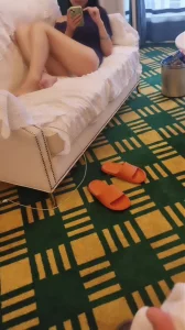 给前台小姐姐玩小玩具封面图