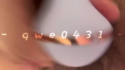 刚出门骚逼痒了就自慰拍给我看封面图
