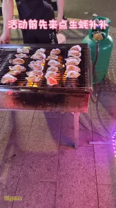 老婆姨妈结束后最发骚的时候，刚好老哥过来了，3P安排，操出不少白浆封面图