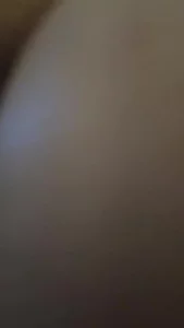 这丝拉 漉漉的小骚屄，想插吗？一滑到底哦！封面图