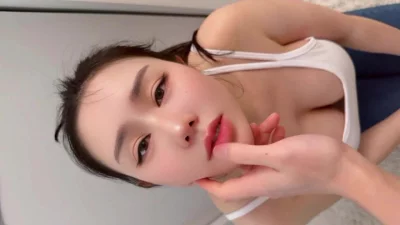 大奶淫妻穿着开档牛仔裤被老公上司当成母狗调教狠狠内射封面图