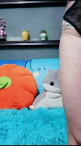 大奶熟女道具插逼封面图