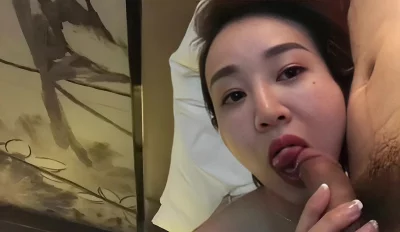 气质少妇，开宝马的小领导，这皮肤保养的真的完美，男人最爱的一款少妇封面图