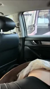 绿帽开车老婆伺候封面图