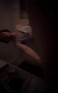 楼下邻居趁老公出差约我去她家偷情超级刺激这骚女太骚了 淫语挑逗封面图