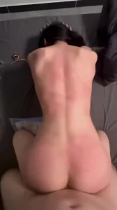 边抽边草，后入调教把小母狗屁股抽的通红封面图