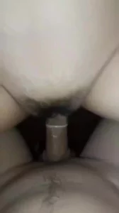 人妻阿姨被插自带痛苦面具难受还是爽封面图
