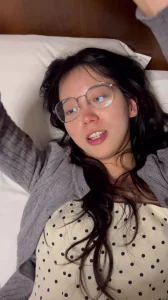清纯学妹周末被我忽悠到酒店不操就白瞎了封面图