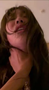人间魅魔 高颜值骚货 边做爱吃奶  自己主动上位 摇摆扭动小蛮腰封面图